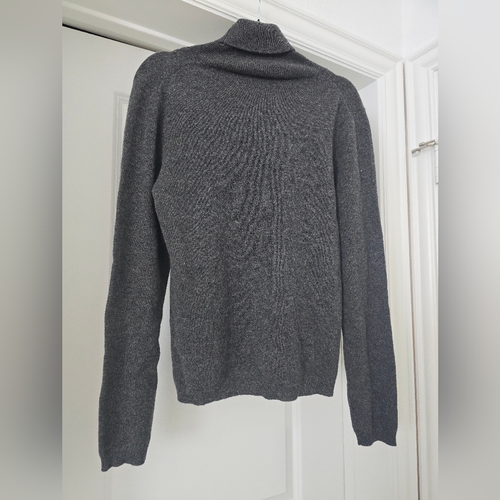 Grey Cashmere Cashmere Turtleneck Sweater.
